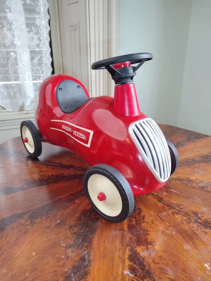 Radio Flyer RETIRADO Vintage Modelo 8 METAL Pequeño Rojo Roadster Juguete Paseo en Coche Foto 2 de 4