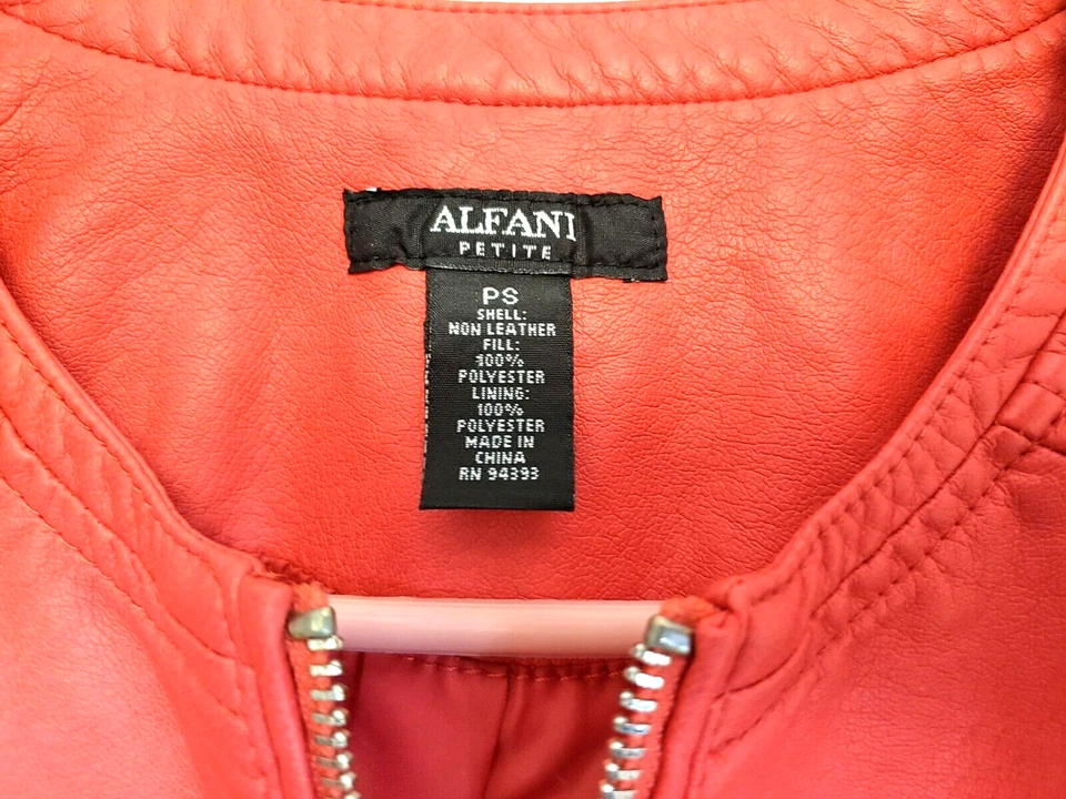 Chaqueta de cuero sintético Alfani para mujer talla PS coral moto Foto 3 de 4