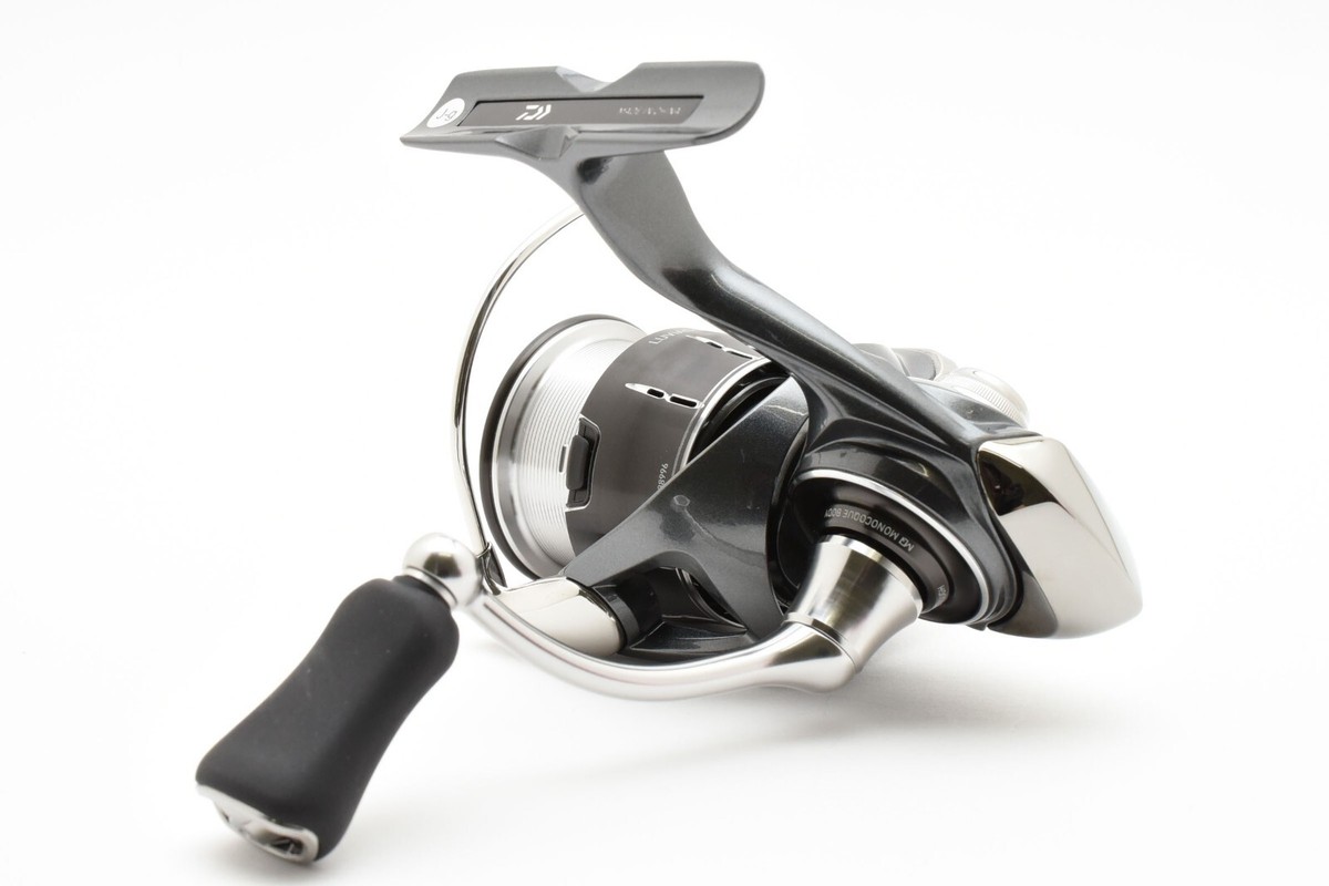 Daiwa 24 LUVIAS LT2500S-XH Spinning Reel Mint from JAPAN