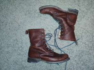 frye women's jenna combat boot