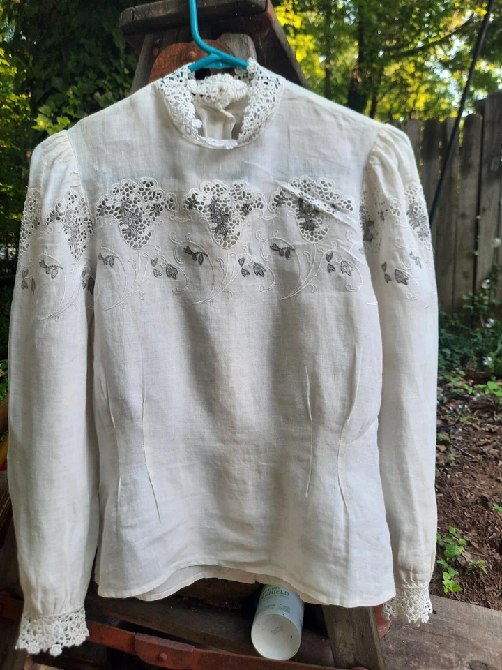 Blusa victoriana capa de muchos colores de Liberty y Lucrecia lino crema talla 6