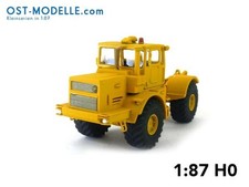 Traktor Kirovets K-700A gelb mit Motorverkleidung