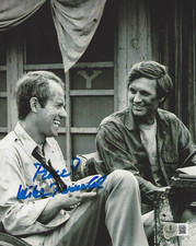 MIKE FARRELL SIGNED 'M*A*S*H' BJ HUNNICUTT 8x10 PHOTO MASH TV BAS BECKETT COA