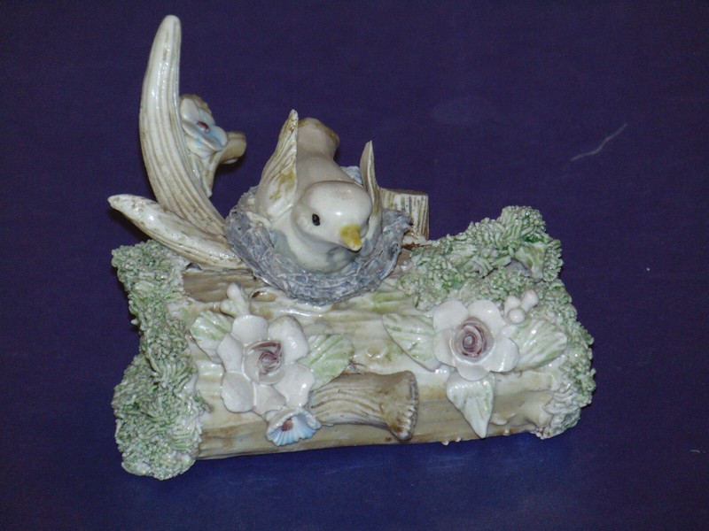 Ceramic Nesting Dove / Bird Collectable Decor Unbranded 4.5" x 3.75"