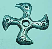 ANCIENT VIKING ERA NORSE CROSS AMULET BIRDS HEAD RUNIC ENGRAVINGS