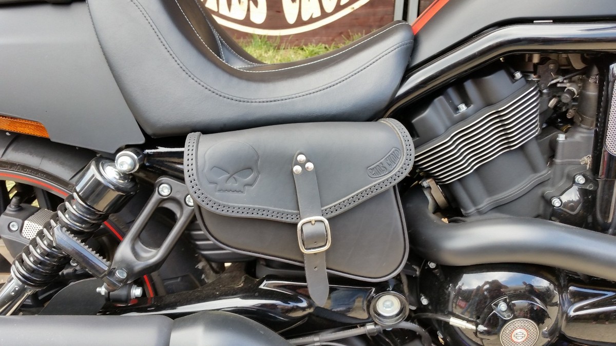 LEATHER BAGS RIGHT AND LEFT SIDES FOR HARLEY DAVIDSON V ROD NIGHT