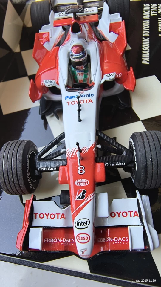 TOYOTA 2006 SCALA 1/43 PILOTA J. Trulli - Immagine 4 di 4