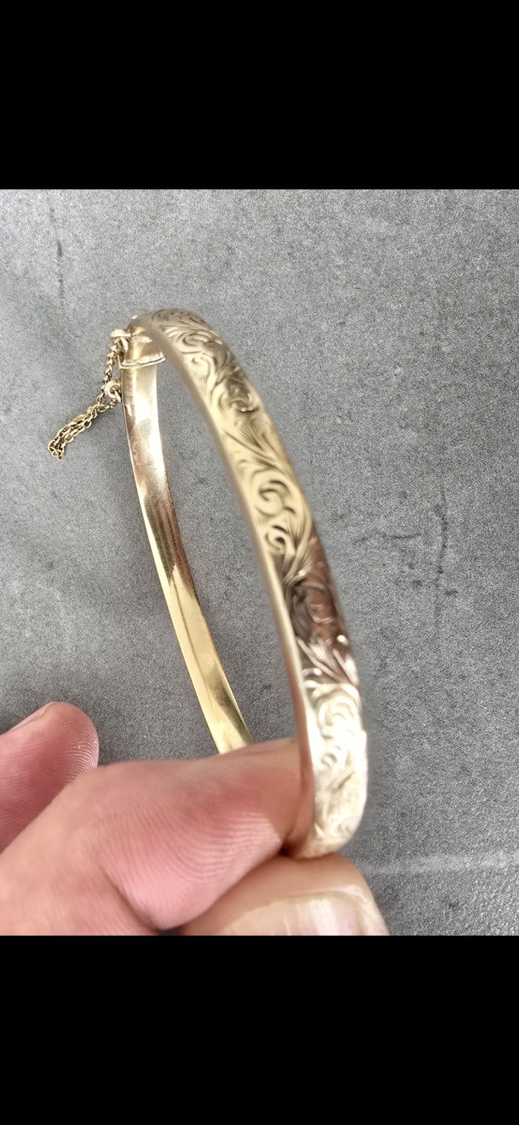 9ct Gold Hinged Bangle