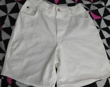 Vintage Gitano Women's White Bermuda Shorts Size 10