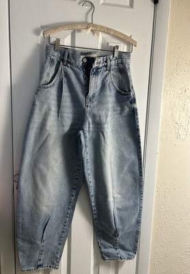 Bershka Balloon Leg Jeans Womens US 2 Light Wash High Rise Barrel Denim Pants