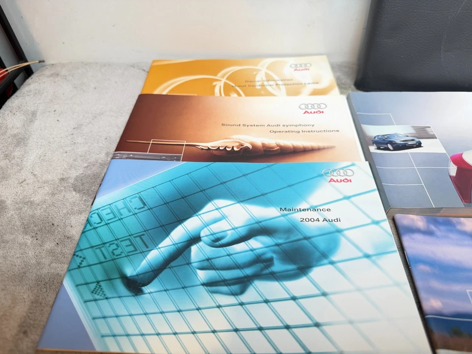 Audi A4 2004 sedán manual del propietario con estuche OEM Foto 2 de 4