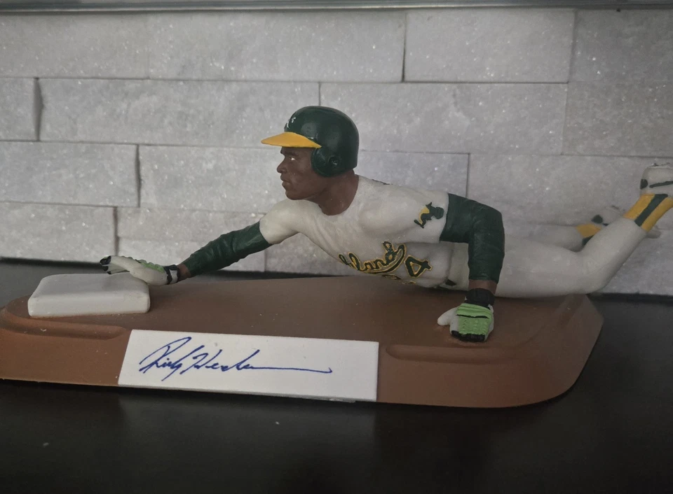 Figura Autografiada Salvino Firmada por Rickey Henderson 499/1200 Versión Home Auto Foto 3 de 4