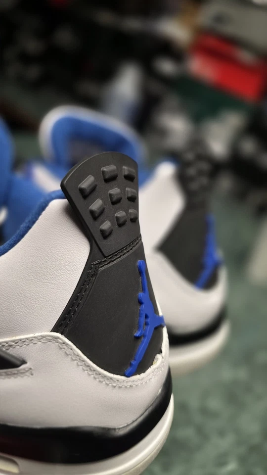 Talla 9.5 - Jordan 4 Retro Mid Motorsports Foto 3 de 4