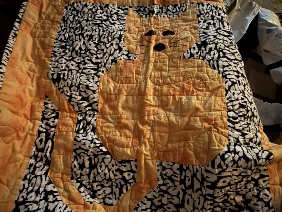 Cat and Mouse Quilt 40 long 30 wide, CB24 - Image 3 of 4