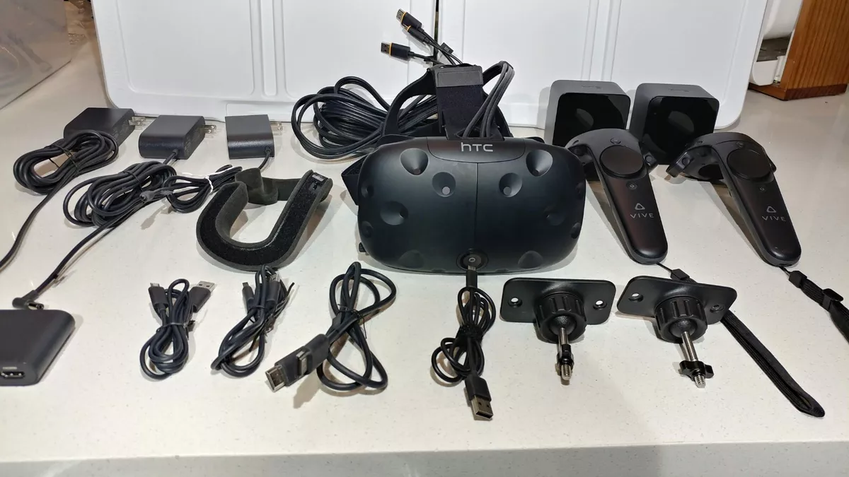 HTC Vive VR Headset Complete Set Full Kit System Virtual Reality ~ A+  Condition 821793050153