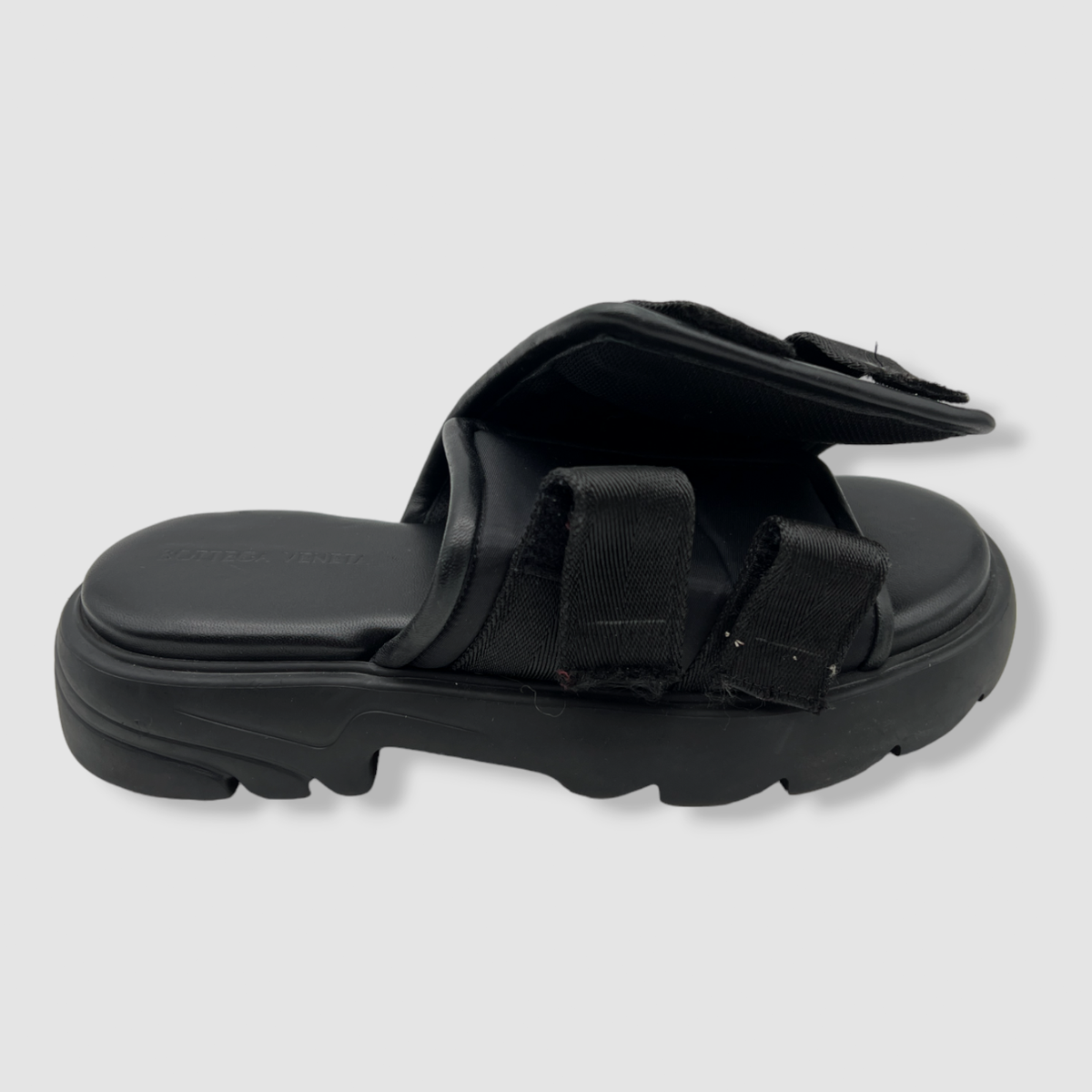 $900 Bottega Veneta Women display picture 2
