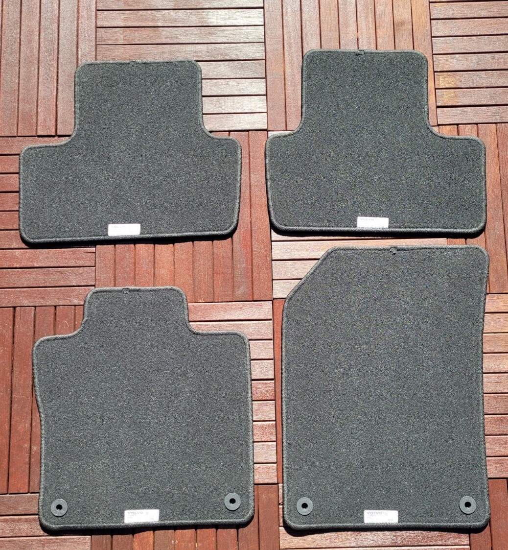 New Genuine 2018-2022 Volvo OEM Floor Mats 4-Set LHD V426 31426679 