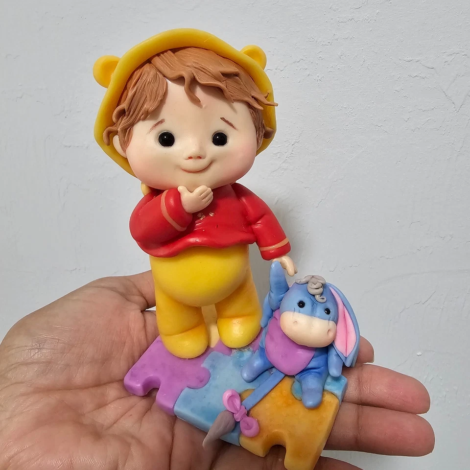 Winnie Poo con Baby Igor/Baby Shower o adorno de pastel coleccionable bebé  Foto 2 de 4