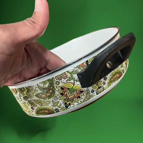 Vintage 70’s Enameled Cast Iron Covered Pot/ Baking 9" Diameter Granny Cottage - Picture 12 of 14