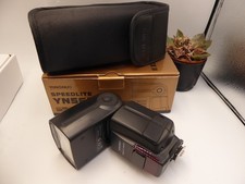 Image of boxed Yongnuo Speedlite YN565EX II Flash For Canon digital with stand