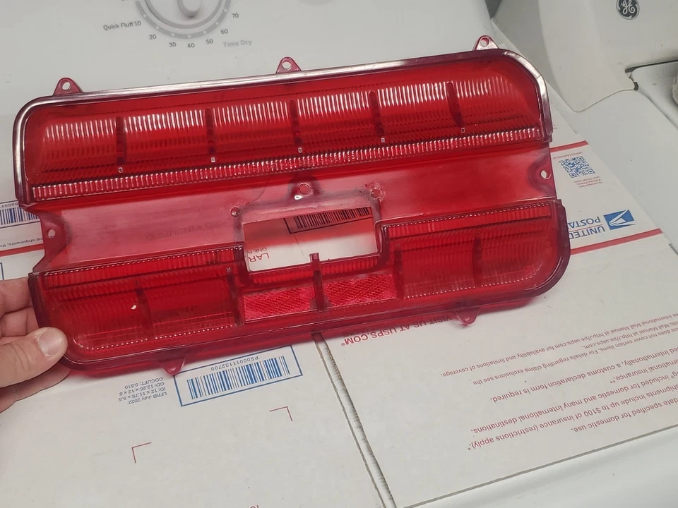 Buick Lesabre Wildcat 1966 lente de faro trasero LH OEM GM P/N 5957609 tiene grietas Foto 2 de 4