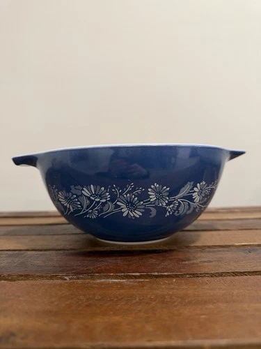 Vintage Pyrex 442 Colonial Mist Blue Daisy Cinderella Mixing Bowl 1.5 Qt EUC