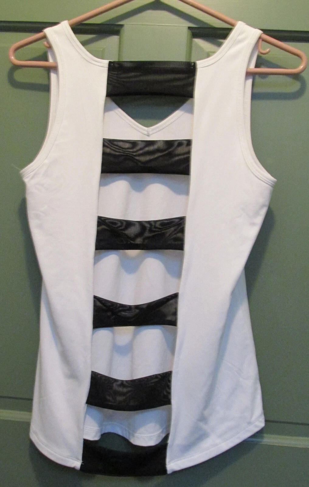 yogalicious cut out back sleeveless tank-top