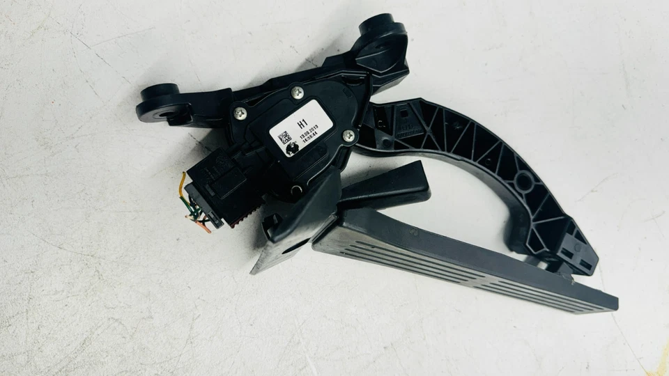 Acelerador de pedal de gasolina Hyundai Sonata 2011-2014 OEM 32700-3Q100 Foto 3 de 4