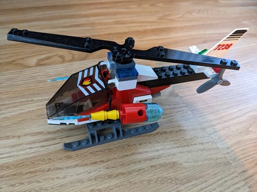 LEGO City - Fire Helicopter (7238) - Picture 3 of 5