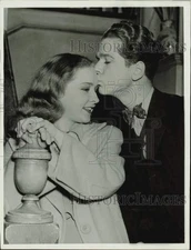 1938 Press Photo Jackie Cooper kisses Bonita Granville in "White Banners"