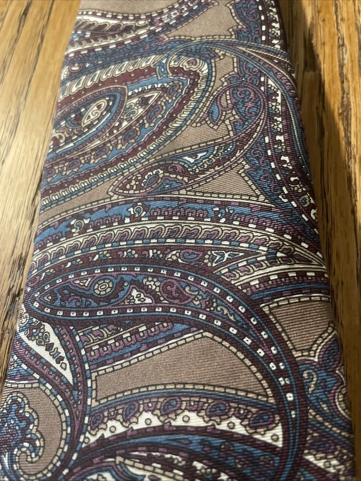 Corbata de cachemira de seda Buckingham usada en excelente estado para hombre hecha en EE. UU. Foto 3 de 4