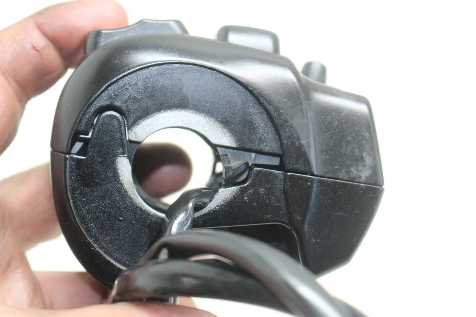 Harley-Davidson Road Glide Special 2017-2023 FLTRXS interruptor de arranque derecho Foto 4 de 4