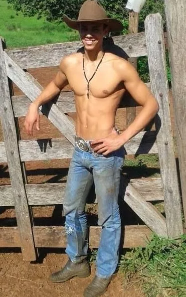 Buckle cowboy hotsell jeans