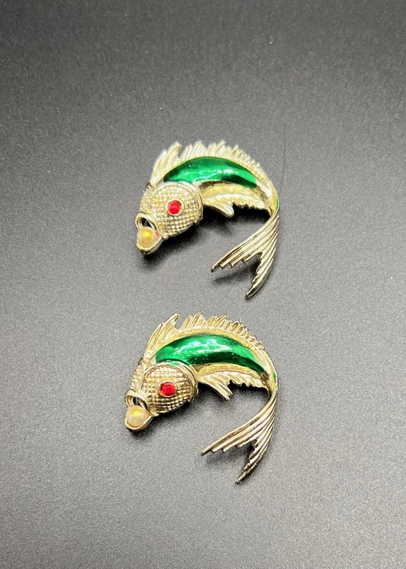 Vintage Gold Tone Fish Motif Twin Pin Set Of 2 Green Enamel Rhinestone Eye