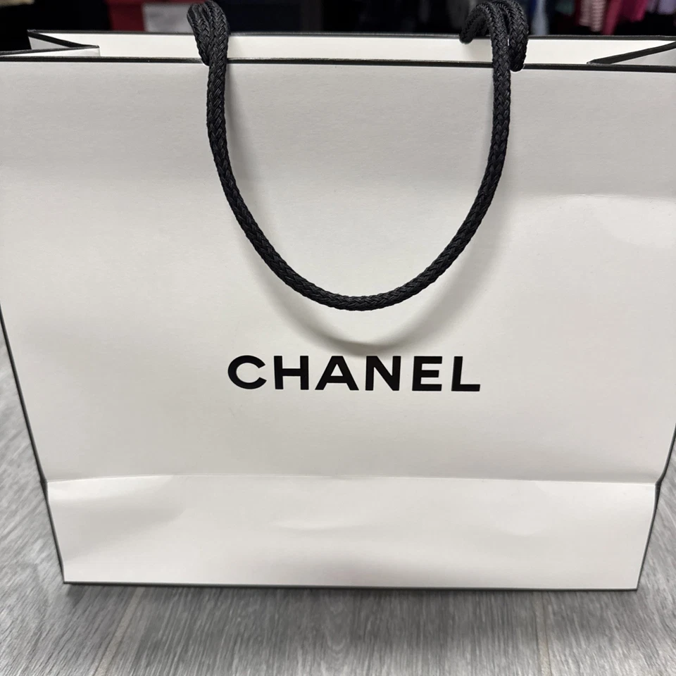 NIB Chanel Maximum Brilliance Christmas 2024 Lipgloss Trio Gift Set w Pouch - Image 2 of 4