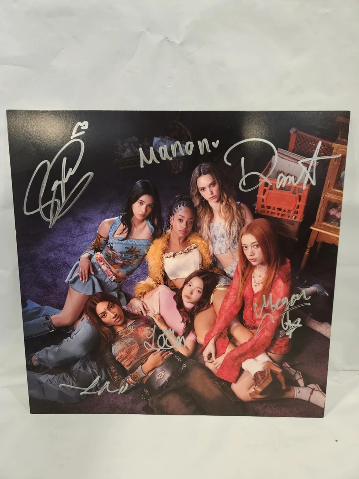 Signed KATSEYE SIS Soft is Strong LP Purple Vinyl Insert Autographed Auto Foto 2 de 4