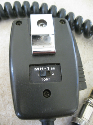 Yaesu MH-1B8 deluxe hand microphone Very Nice shape with Up/Down