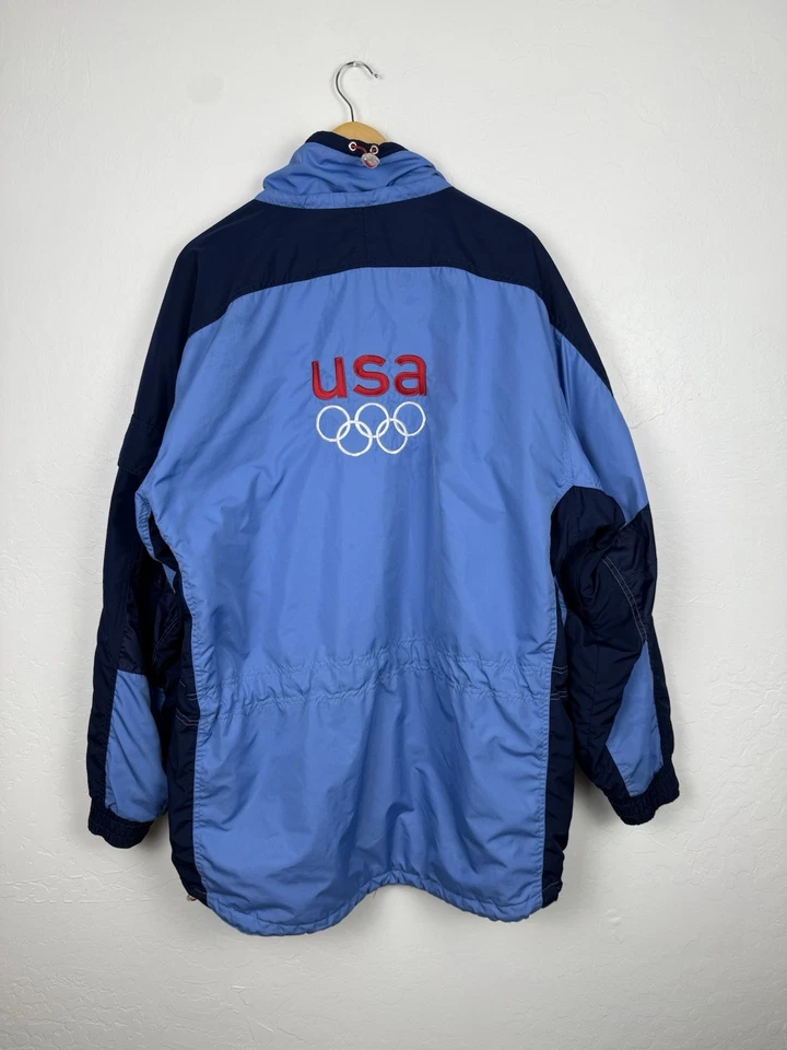 Chaqueta emitida por el equipo de hockey sobre hielo de los Juegos Olímpicos de Estados Unidos 2002 Foto 2 de 4