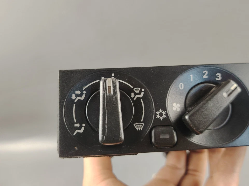 CONTROLADOR CALENTADOR TEMPERATURA PANEL AC MITSUBISHI FUSO FIGHTER MIGNON MC962537 Foto 2 de 4