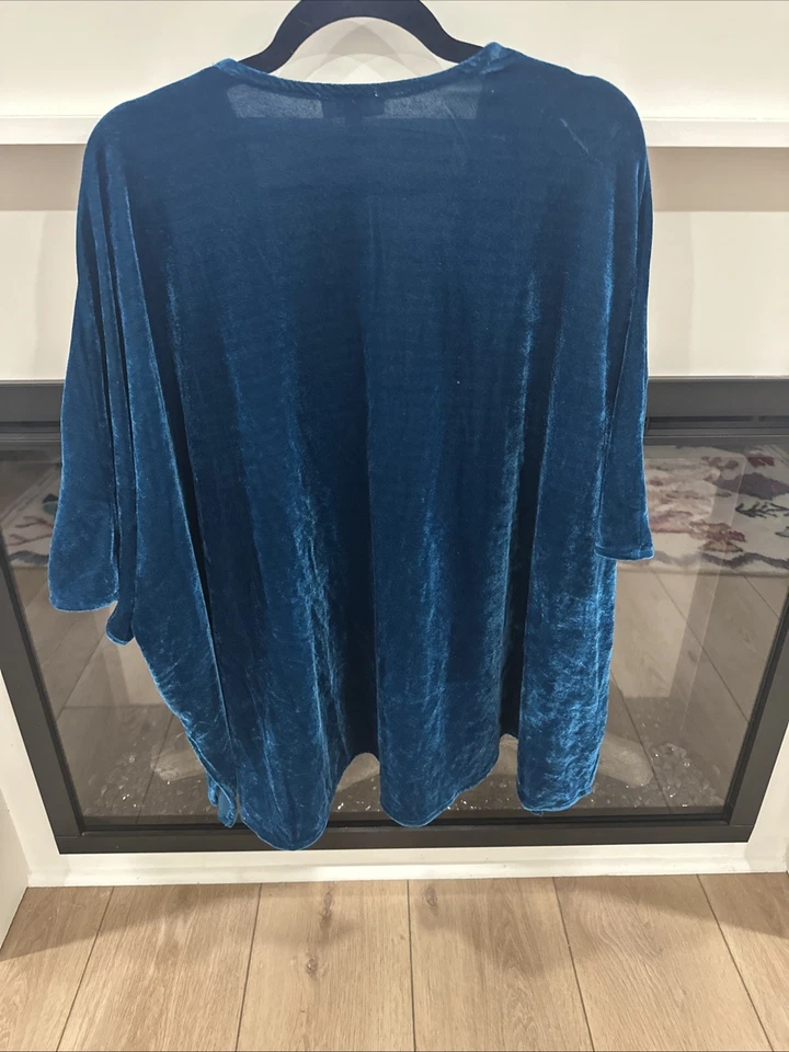 Umgee Velvet Blue Embroidered Short Sleeve Cardigan. Size S/M - Image 3 of 3