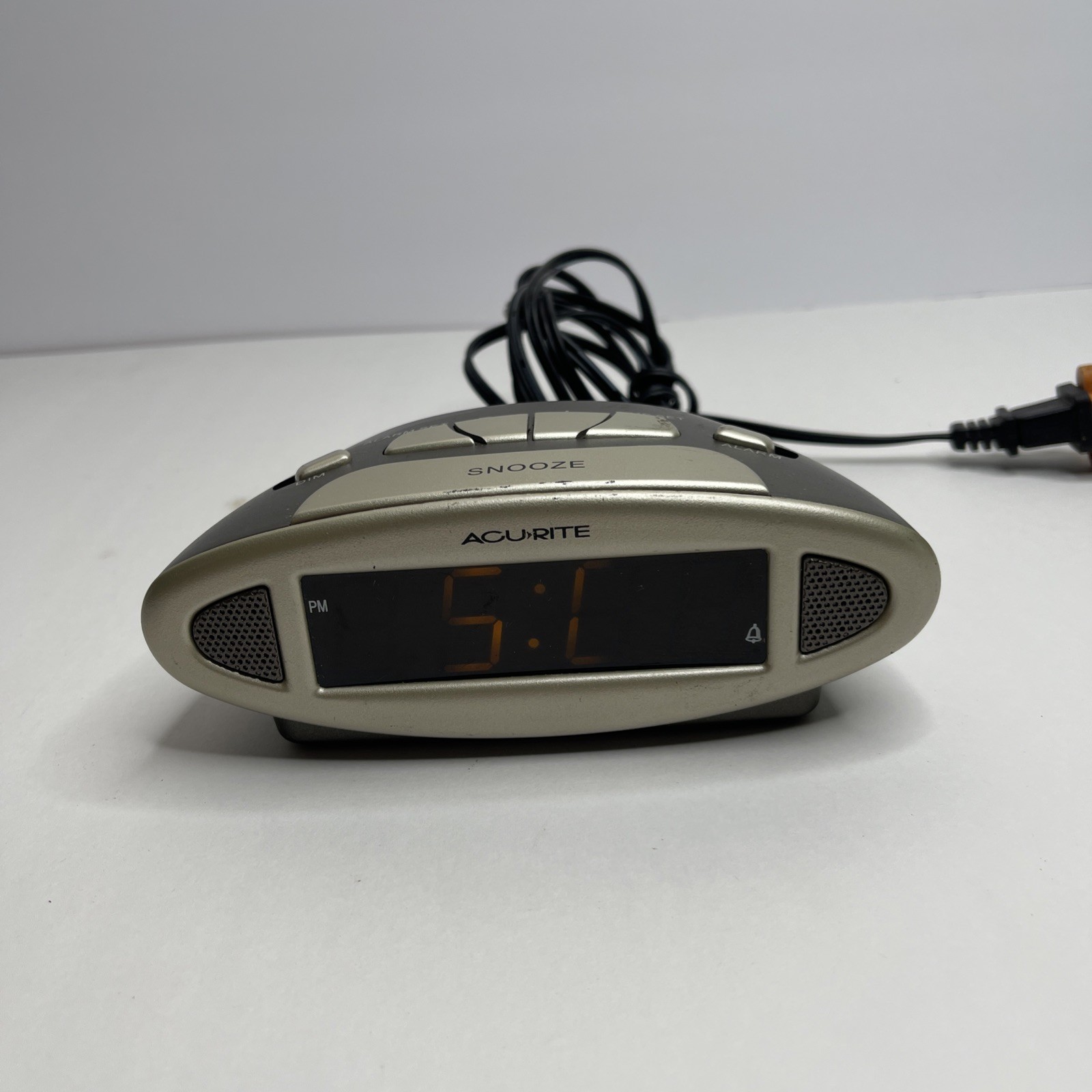 Acurite Alarm Clock Model 13027A1 Pre-owned Vintage Style