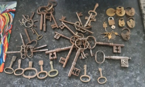 Job Lot Antique Cast Iron castle keys church skeleton Dungeon jail And Locks