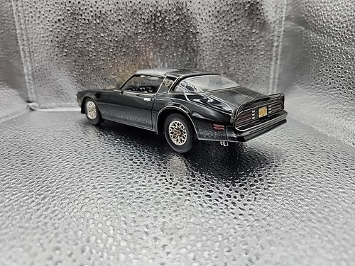 TM & C Universal Smokey And The Bandit Firebird Trans Am 1:24 Scale T-Tops - Picture 9 of 16