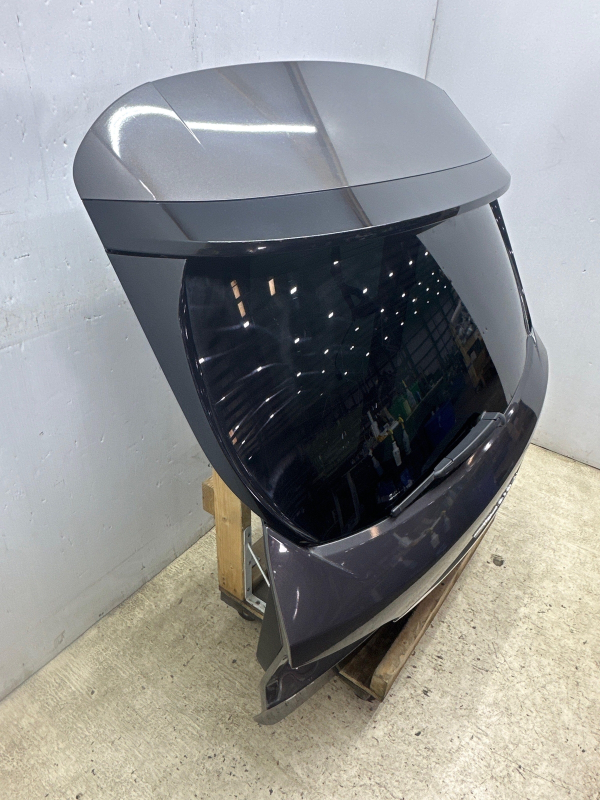 2017 - 2020 MASERATI LEVANTE M161 OEM TRUNK LID LIFTGATE *LESS LAMPS/DETAILS*