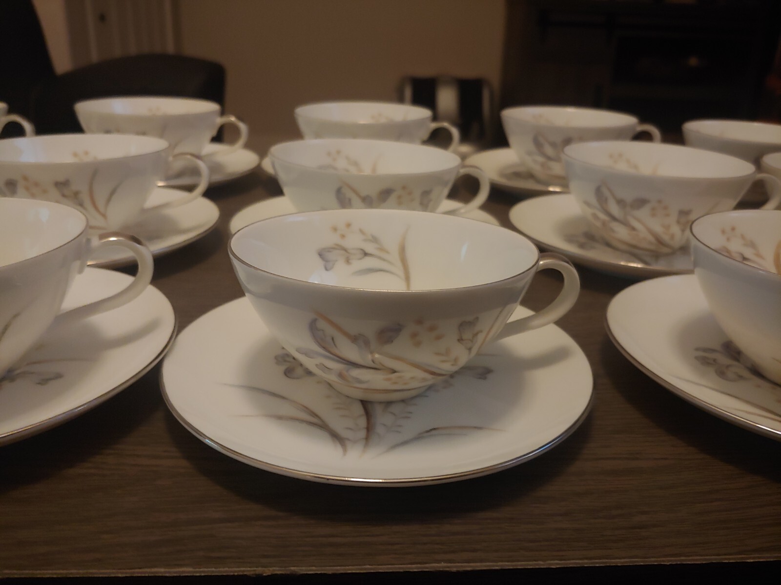 VINTAGE KYOTO FINE CHINA "Riviera" (7489) 30 Piece teacups and saucers