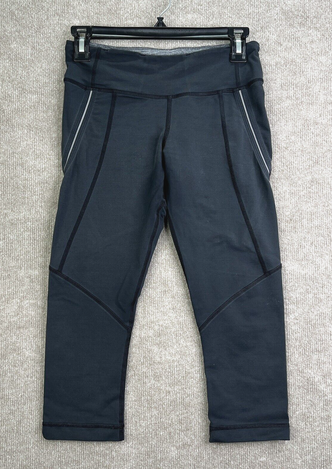 Lulomon Womens Size 6 Cropped Black Leggings with Back Zip Pocket