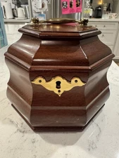 Virginia Metalcrafters Colonial Williamsburg Restoration Mahogany Tea Caddy