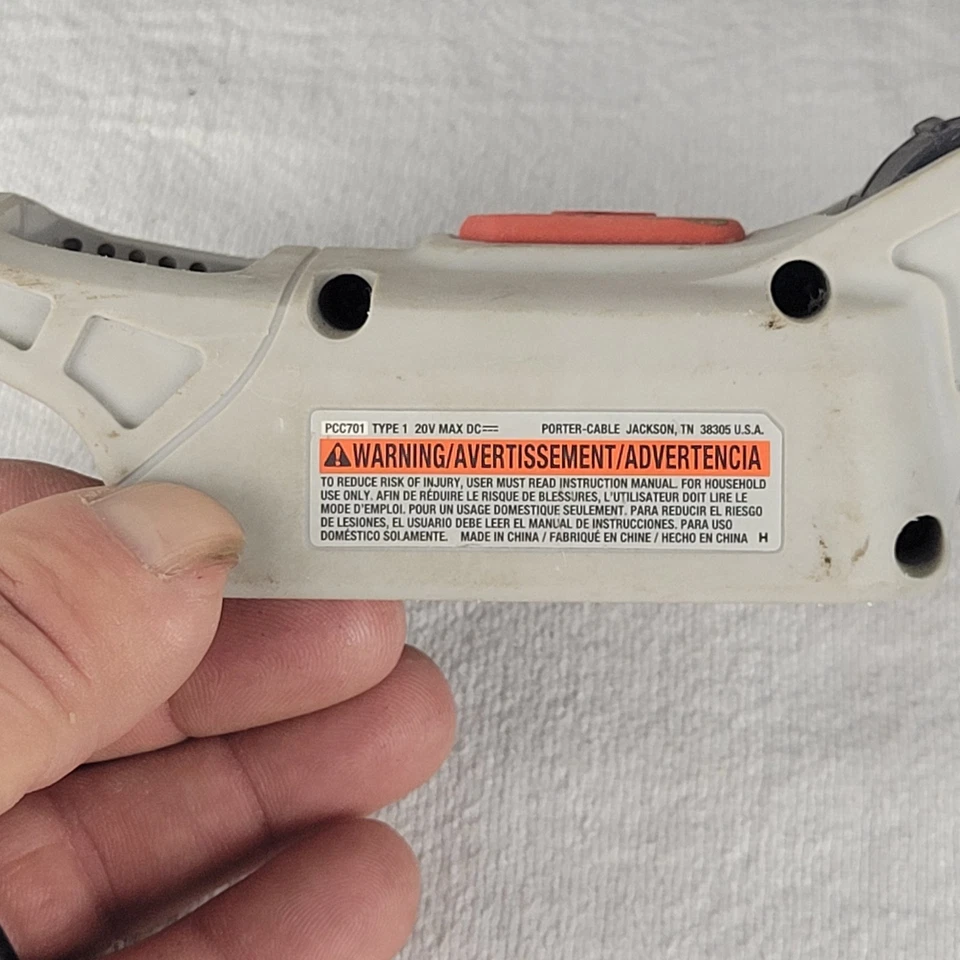 Porter Cable 20V circular saw PCC661 & charger & work light tested NO BATTERY - Image 4 of 4