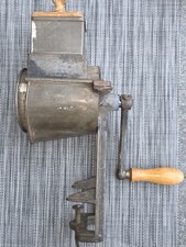 Grattugia rotativa grande express (assiale) imbuto di riempimento rettangolare manovella anno 1926