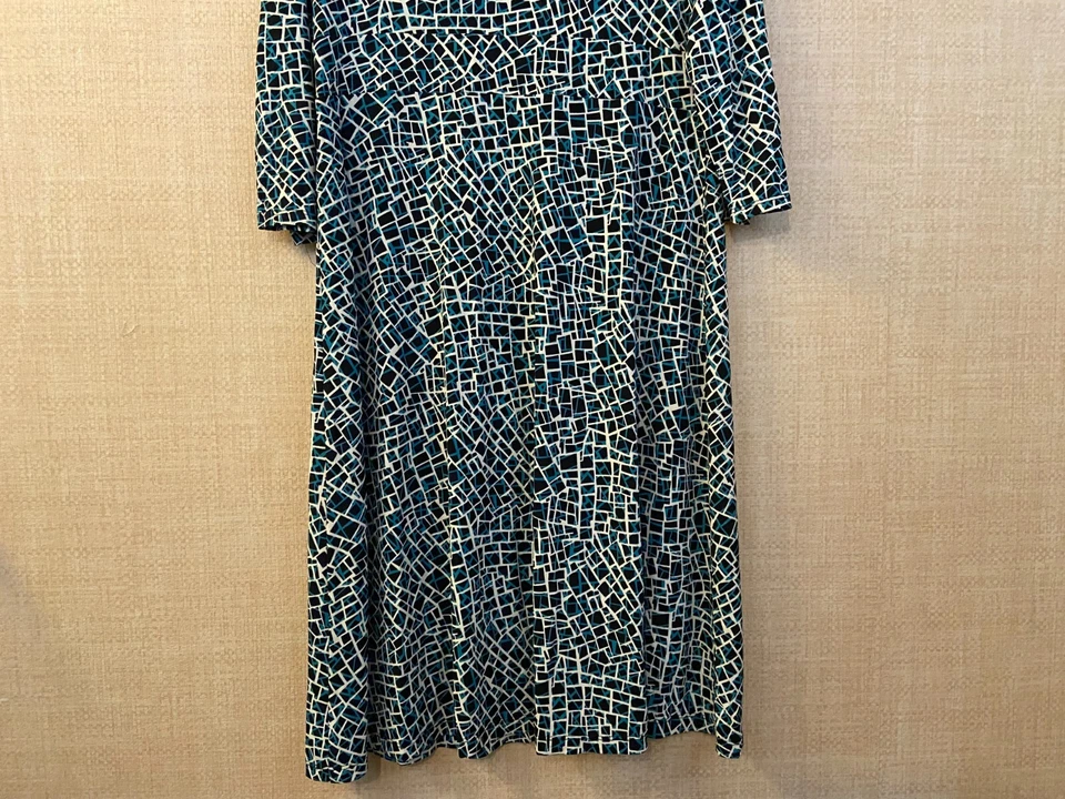 Vestido Petite Sophisticate manga 3/4 talla L negro, verde azulado y blanco Foto 2 de 4